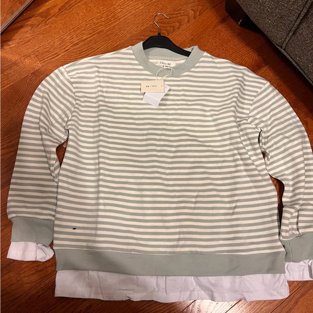 NWT Calibe Women sweater size Small
